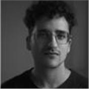 Profesor graduado en Bellas Artes hace 9 años, con un máster de ilustración y varios libros publicados a sus espaldas