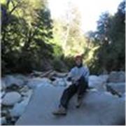 Hablante nativo y residencial de latino américa con estudios cursados en español y castellano