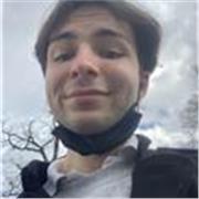 Étudiant en classe prépa maths sup pour cours de soutien en dans les matières scientifiques