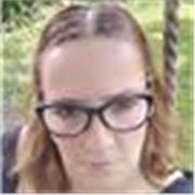 Maestra ofrece clases de lecto-escrotura y matemáticas a nivel preescolar y primaria