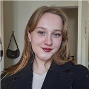 Certifiée du diplôme Cambridge, je propose mon aide pour des devoirs ou approfondir des cours à des élèves de 6e à Terminale