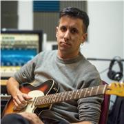 Clases de guitarra, ukelele y bajo eléctrico