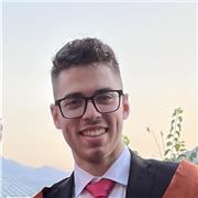 Ingeniero da clases de fisica para alumnos de la eso y bachillerato