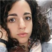 Studentessa di Informatica impartisce lezioni per per studenti universitarie e delle scuole superiori