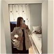 Soy una estudiante de estudios franceses en la universidad de granada. Soy una persona muy alegre y simpática.