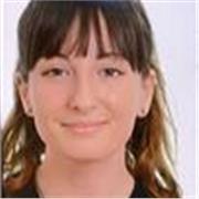 Profesora de lengua imparte clases a niños de todas las edades