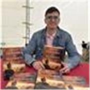 Escritor profesional, respaldado por una gran editorial. RBA.