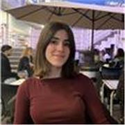 Hola, soy Ángela. Tengo 18 años y muchas ganas de iniciarme en el entorno laboral