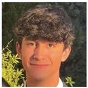 Profesor de Filosofía para niños de Primaria y la ESO, actualmente curso un doble grado en Derecho y CCPP.