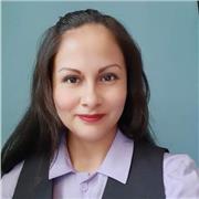 Soy una docente muy dedicada y responsable que brinda sus conocimientos a estudiantes de primaria y secundaria