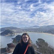 Titulada en biología y haciendo un master de biodiversidad, con experiencia con niños y dos años de experiencia