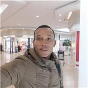 Actuellement en Master 1 de mathématiques fondamentales à l'université de Nantes, je suis enseignant de mathématiques aux élèves du collège et du lycée. Je vise à les donner une base en mathématiques