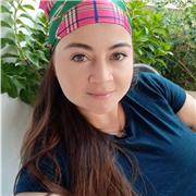 Profesora de sociales y ética imparto clases a niños y jóvenes de 5 a 12 años