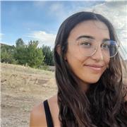 Estudiante de enfermería da clases de repaso de primaria, la ESO, bachillerato y universidad