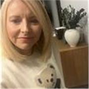 Maestra nativa, mamá de una adolescente de 14 años. Puedo dar clases online y en presencial. Disponible todas las tardes y sábado