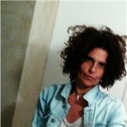 Laureata in lingue impartisce lezioni di italiano e tedesco