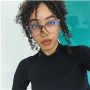 Professeur de portugais, originaire du Brésil.  Je vous proposerai des cours en ligne et interactifs. On se voit en classe.