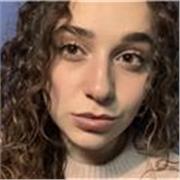 studentessa al secondo anno di ingegneria al Politecnico di Torino impartisce lezioni a studenti di scuole superiori e licei