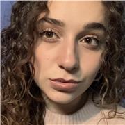 studentessa al secondo anno di ingegneria al Politecnico di Torino impartisce lezioni a studenti di scuole superiori e licei