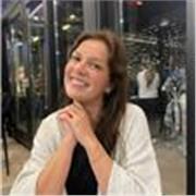Soy una chica americana que puede ayudar con el inglés conversacional.