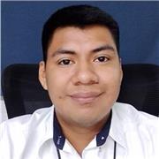 Estudiante de ingeniería imparte clases de ciencias