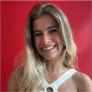 Profesora y Traductora Intérprete bilingüe de Inglés, con 11 años de experiencia impartiendo clases online y presenciales.