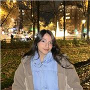 Artista plástica apta para enseñar dibujo y pintura a aprendices de cualquier edad