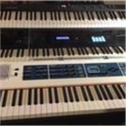 Lezioni di PIANOFORTE Private e Personalizzate per tutte le età e per tutti gli indirizzi, Classico-Moderno-Jazz.
Teoria-Armonia Funzionale-Tecnica dell‘Improvvisazione-Storia della Musica Moderna