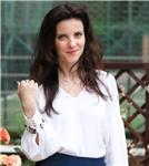 Insegnante inglese con 22 anni di esperienza, conoscente anche della lingua italiana, ora lavoro in una scuola privata, ma ho lavorato anche come trainer per companie