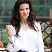 Insegnante inglese con 22 anni di esperienza, conoscente anche della lingua italiana, ora lavoro in una scuola privata, ma ho lavorato anche come trainer per companie