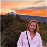 Profesora de Turismo y Hostelería con amplia experiencia profesional y formación docente. Te ayudo a superar asignaturas de FP.