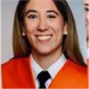 Graduada en economía, entrenadora de voleibol y con experiencia