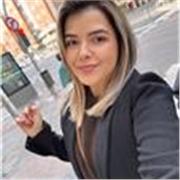 Prácticas de maquillaje y cepillado del cabello muy amena