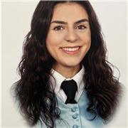 Profesora titulada en la carrera de filosofía con un máster en Educación por la Uva.