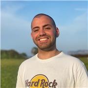 Studente bilingue impartisce lezioni di inglese per preparazione scolastica ed esami Cambridge fino a B1 e B2