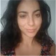 Studentessa di linguistico impartisce lezioni economiche ed efficaci a studenti in bisogno