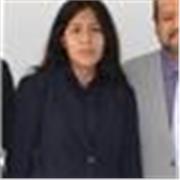 Profesor de inglés imparte clases a niños de 10-15 años