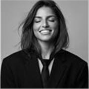 Profesional de marketing con 5+ años de experiencia en agencia: estrategia, social ads, contenido y partnerships.