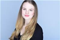 Psychologiestudentin mit erfolgreichem Geschichts-Abitur, die ab Klasse 10 unterrichtet