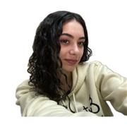 Hola soy Lucía Bau, tengo 18 años y estoy buscando poder ayudar a niños de primaria con el colegio.