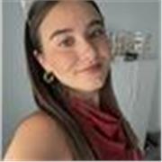 Profesora titutada de Estudios Ingleses y Máster en Profesorado con experiencia trabajando en una academia de inglés