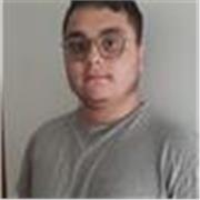 Estudiante de informática da clases de todas las asignaturas de primaria y informatica de la ESO