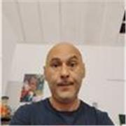 Profesor de idiomas (griego antiguo, inglés, portugués) con experiencia en clases de grupos o individuales.