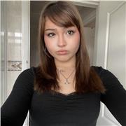 I am a native English speaker and fluently speak Japanese. I have over a year of experience in private tutoring