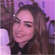 Estudiante universitaria de historia del arte apasionada por la belleza del arte 