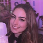 Estudiante universitaria de historia del arte apasionada por la belleza del arte