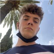 Estudiante de ingeniería que da clases de inglés, física, matemáticas y sintaxis a niños de 10-15 años