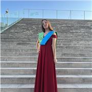Profesora de Educación primária con la mencionada de educación física con mucha experiencia en trato con niños.