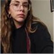 Diplomata al Liceo Linguistico in Spagnolo, Tedesco e Inglese con certificazione First Cambridge a livello C1. Esperienze come tutor privata e come traduttrice