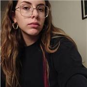 Diplomata al Liceo Linguistico in Spagnolo, Tedesco e Inglese con certificazione First Cambridge a livello C1. Esperienze come tutor privata e come traduttrice